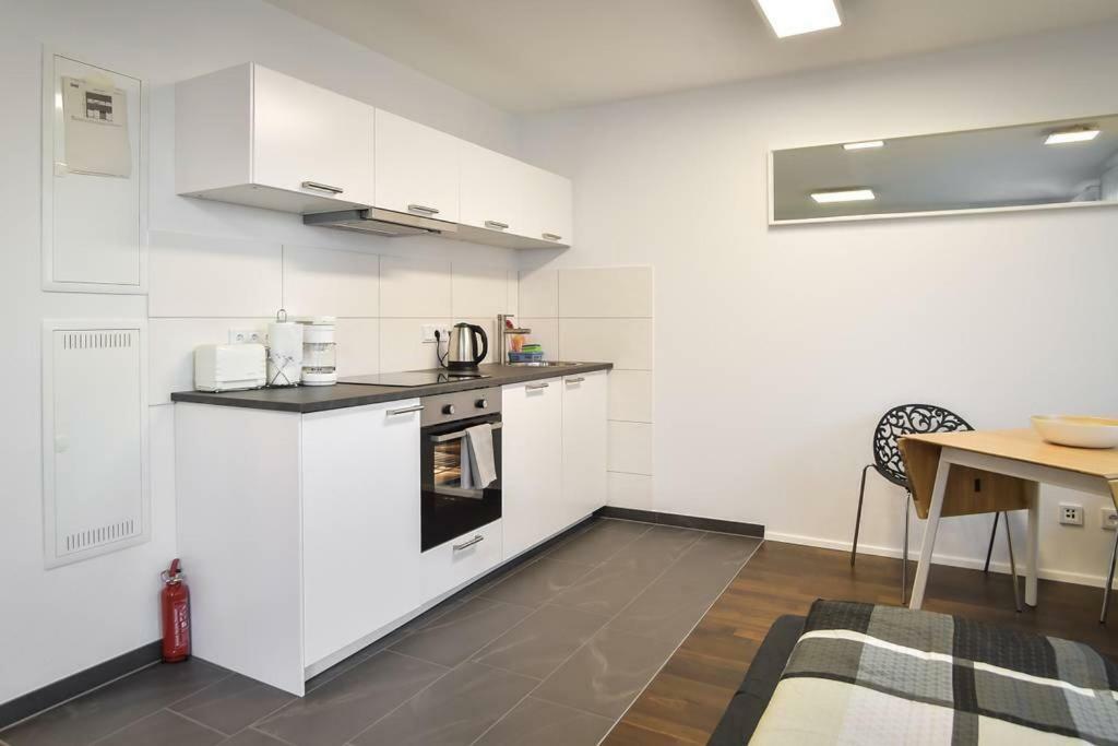 Deluxe Ferienwohnung Apartment Stuttgart Centre/Milaneo Exterior foto